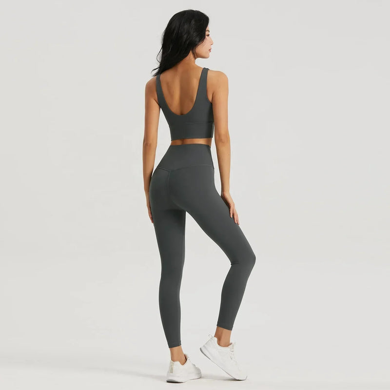 Conjunto de Yoga Seamless Feminino – Top com Sutiã Semi-Fixo e Legging com Bolso, Conforto e Estilo para Seus Treinos