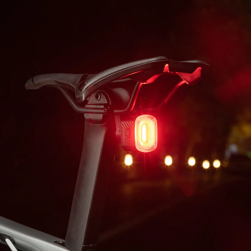Luz Traseira Inteligente ROCKBROS – Segurança Inteligente para Suas Pedaladas